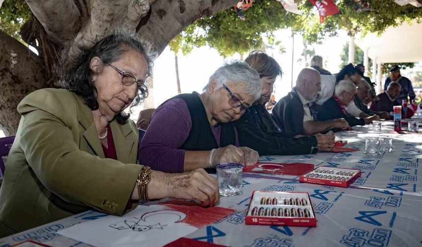 Alzheimer hastaları Cumhuriyet Bayramı’nı kutladı