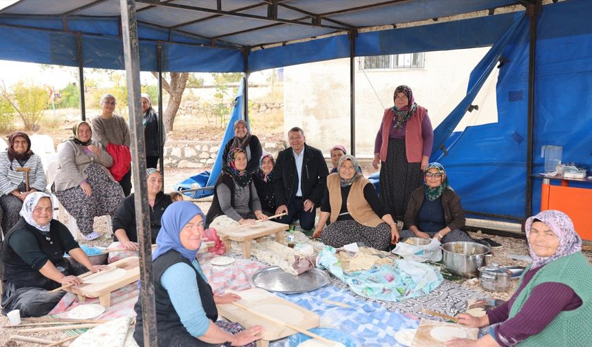 Başkan Turgut halkın sorunlarını yerinde tespit ediyor