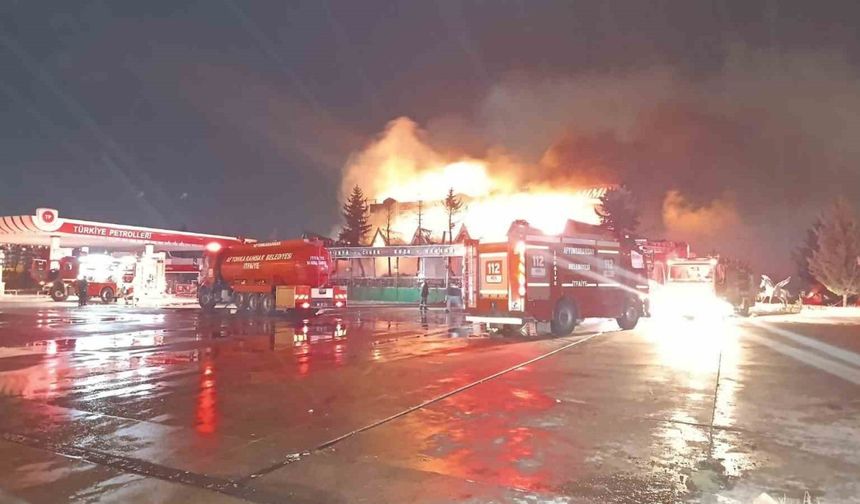 Afyonkarahisar’da akaryakıt istasyonundaki restoranda yangın