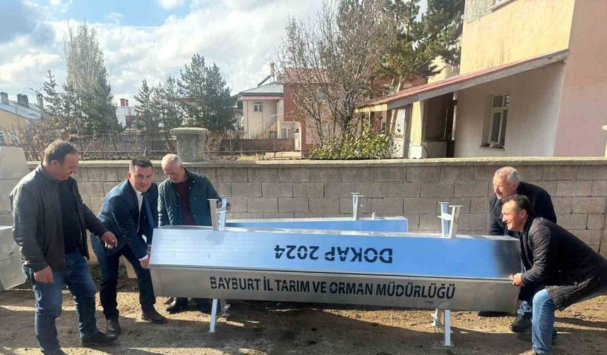 Bayburt’un Aydıntepe ilçesinde çiftçilere sıvat dağıtıldı