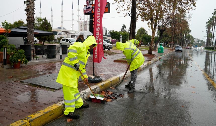 Mersin'de şiddetli yağışa karşı MESKİ ekipleri teyakkuzda