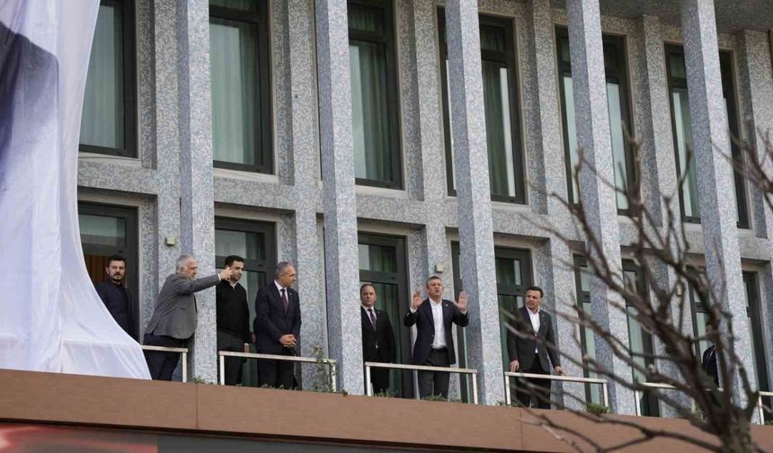 CHP lideri Özgür Özel: "İmamoğlu çıkana kadar İBB’de olacağız"