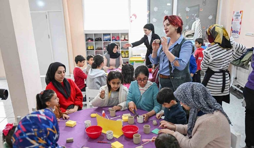Mersin’de anne ve çocuklar seramikle buluştu