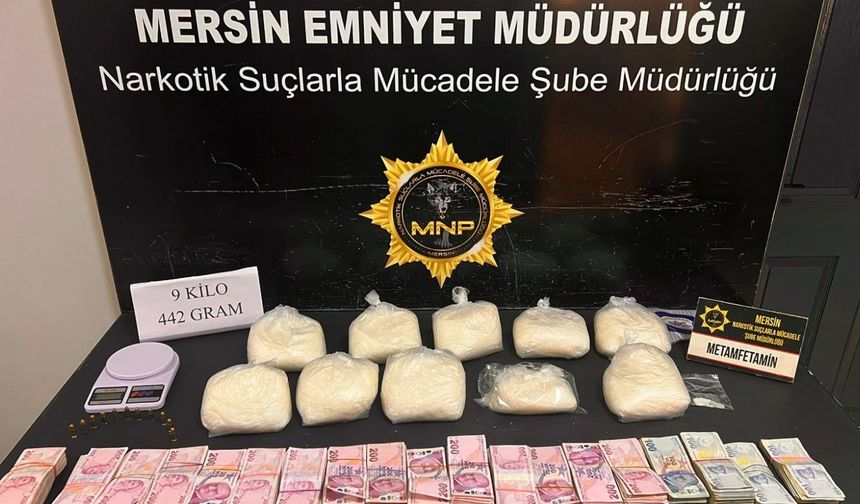 Zehir taciri kilolarca uyuşturucu ve 375 bin TL ile yakalandı
