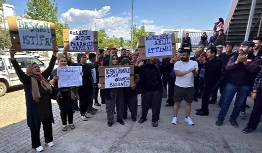 Kumluca Pazaryeri’nde esnaf-belediye gerilimi!