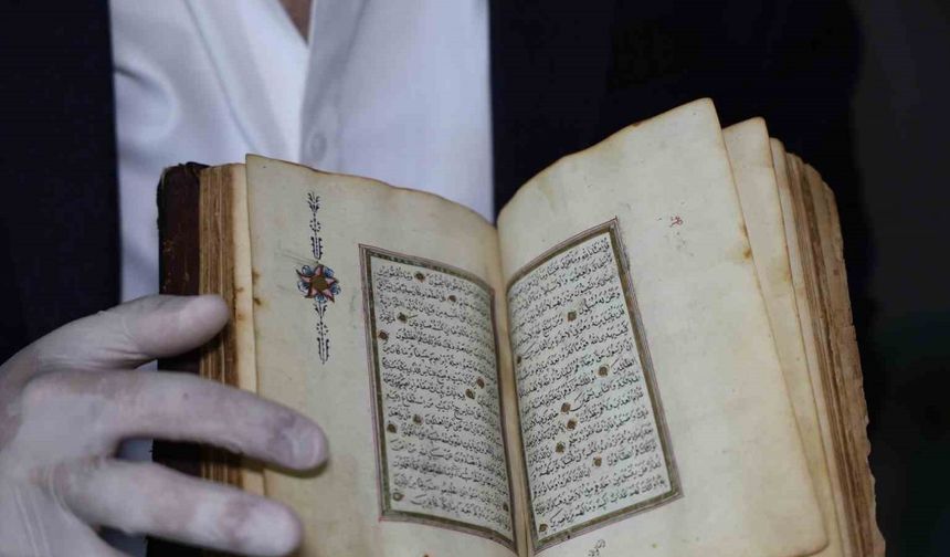 200 yıllık altın tezhipli Kur’an-ı Kerim’i Cumhurbaşkanı’na hediye etmek istiyor