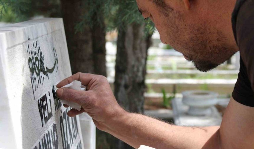 300 mezara gözü gibi bakıyor, Avrupa’dan müşterileri var