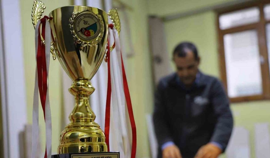 60 yaşında Türkiye Bilardo Şampiyonu mesleğiyle dikkat çekiyor