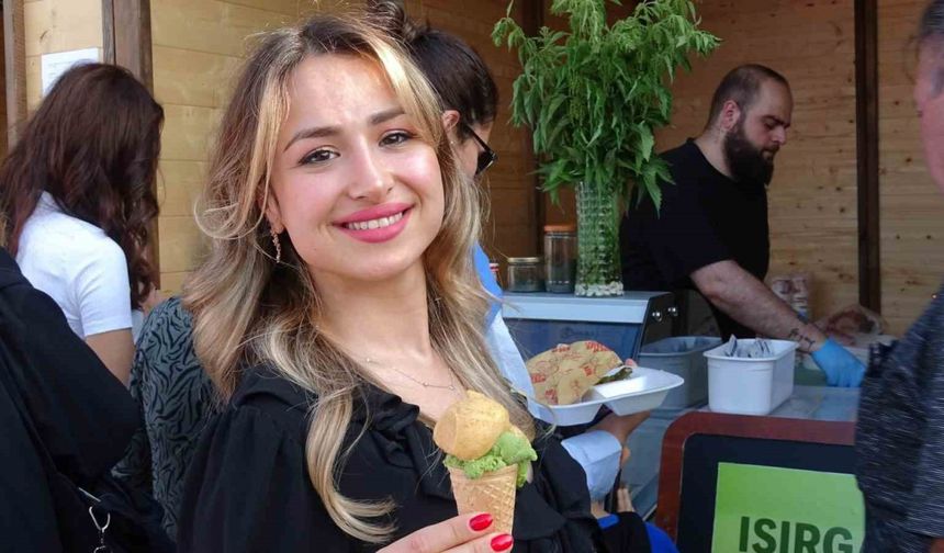 8. Samsun Yöresel Ot Yemekleri Festivali başladı, ısırganlı dondurma dikkat çekti