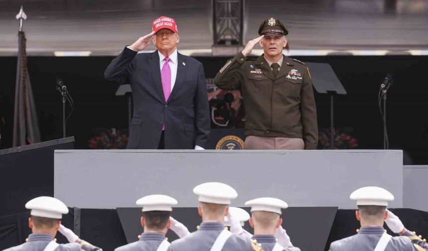 ABD Başkanı Trump: "Dünyanın şimdiye kadar gördüğü en güçlü ordusunu ben inşa ettim"