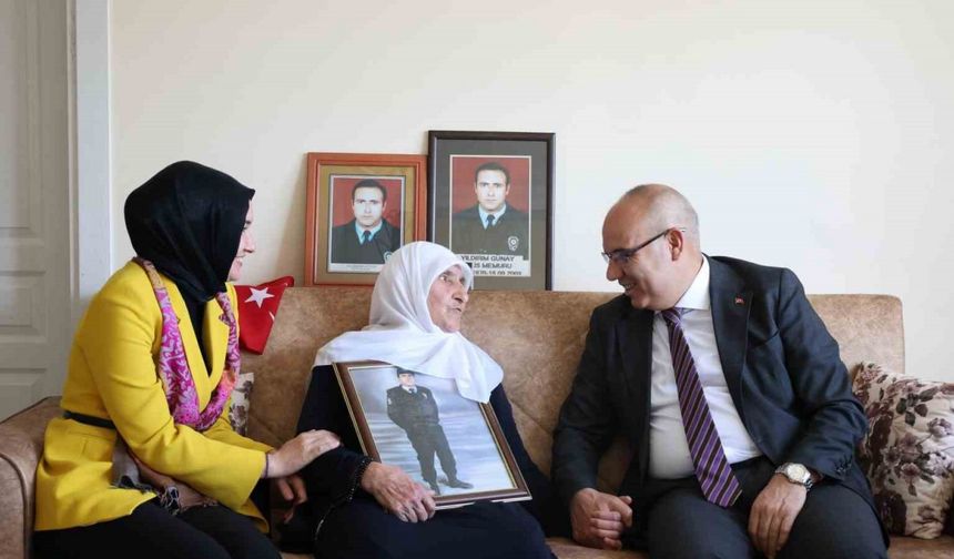 Ağrı Valisi Koç’tan şehit annesine Anneler Günü ziyareti
