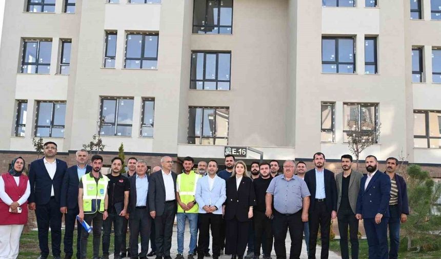 AK Parti heyeti, Doğanşehir’de deprem sonrası çalışmaları inceledi