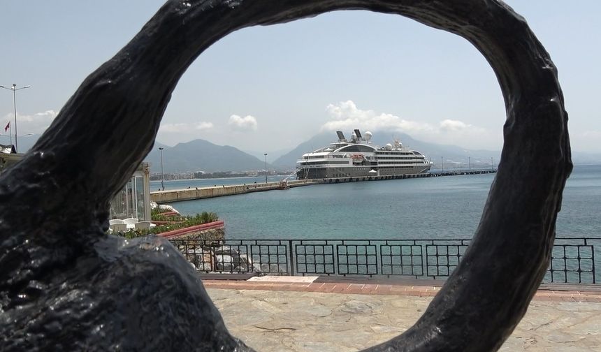 Alanya’ya kruvaziyerle 187 turist geldi