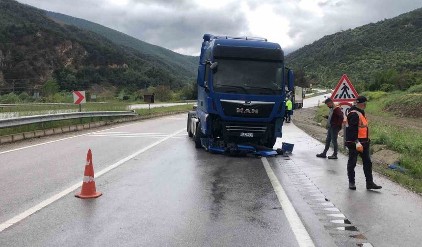 Amasya’da kontrolden çıkan tır karşı şeride geçti: 1 yaralı