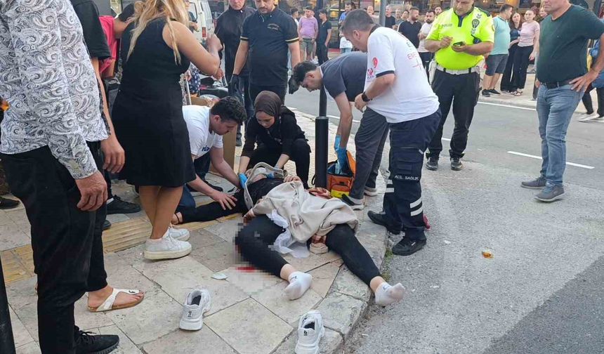 Antalya’da ters yönden çıkan otel servisi ile motosiklet çarpıştı: 1 ölü