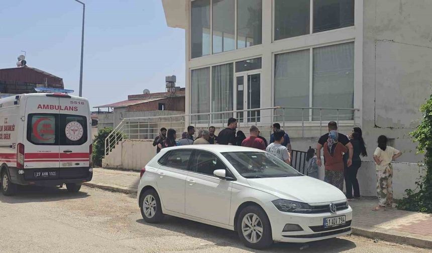 Apartmanın havalandırma kısmında yakılan ateş binayı ayağa kaldırdı