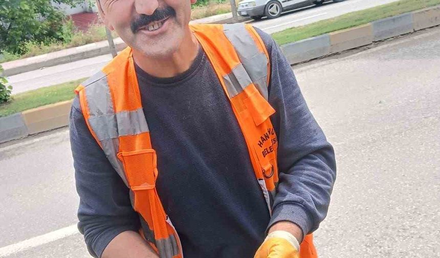Araç motorunda doğan yavru kedileri itfaiye ekipleri kurtardı