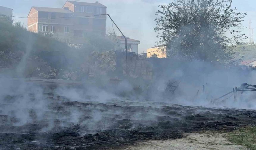 Arnavutköy’de fabrika bahçesinde korkutan yangın