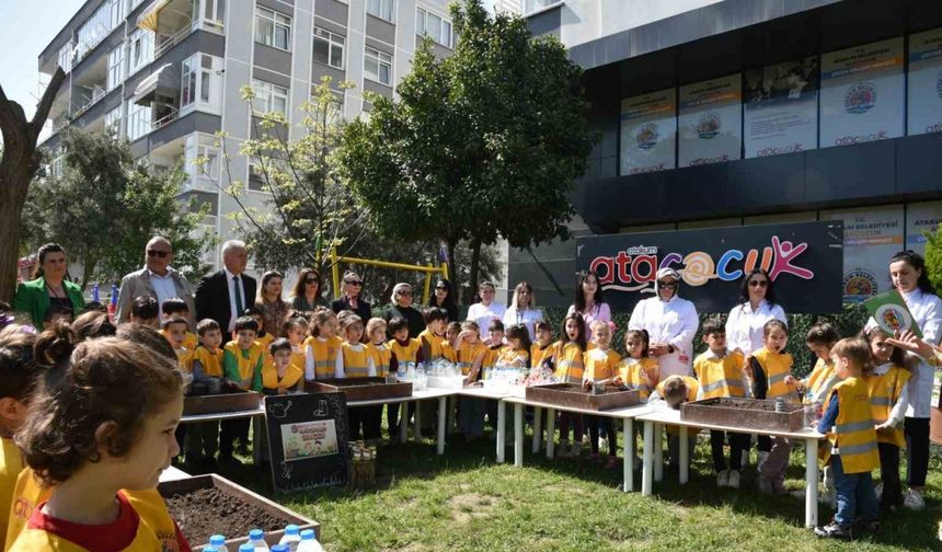 Atakumlu minikler, sebze ve meyve tohumlarını toprakla buluşturdu