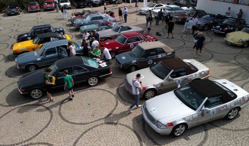 Ayvalık’ta klasik otomobillerin 27. Batı Anadolu Rallisi heyecanı