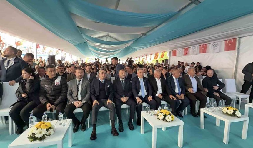 Bakan Bak: "Türkiye’de son 23 yılda spor tesisleri devrimi yaşanmaktadır"