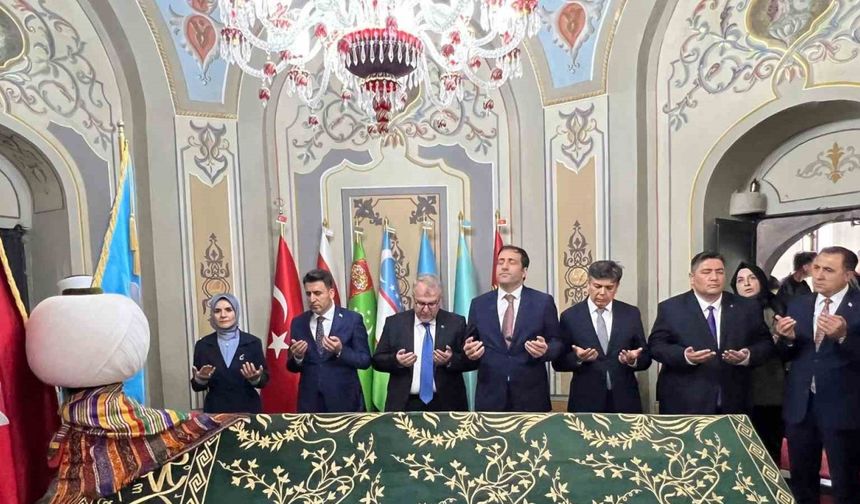 Bakan Göktaş, Ertuğrul Gazi Türbesi’ni ziyaret etti