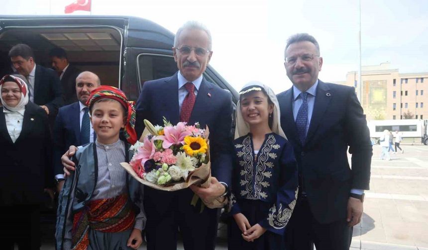 Bakan Uraloğlu Eskişehir Valiliği’ne ziyarette bulundu
