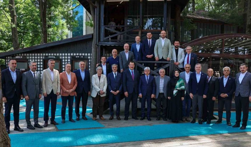 Başkan Alemdar: "Sakarya şehrin takımını hak ettiği yerlere taşıyacak güce de kabiliyete de sahiptir"