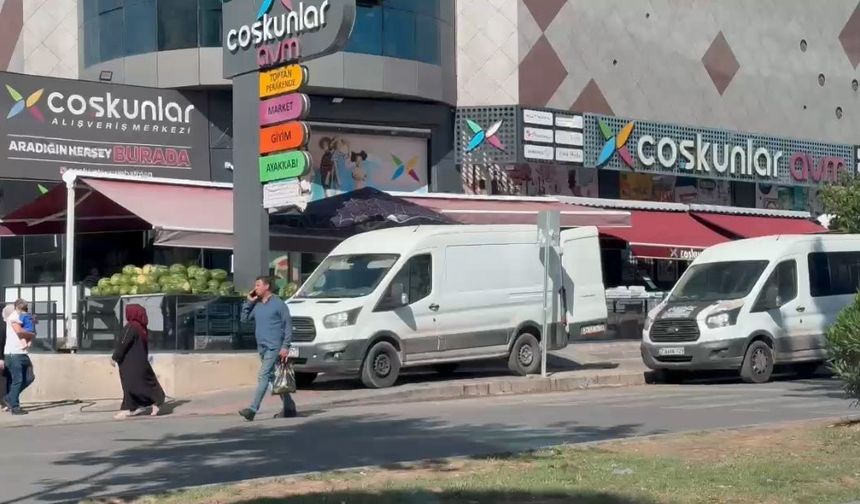 Batman’da market aracının kaldırım işgali tepki çekti
