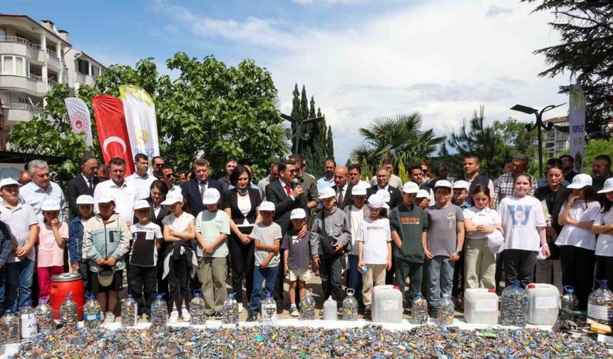 Bilecik’te öğrenciler 2 bin 543 kilogram atık pil topladı