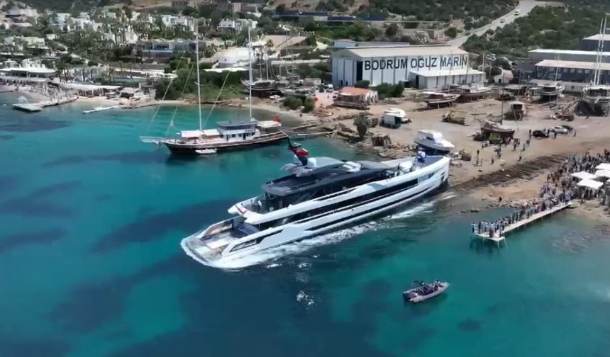 Bodrum’da 1.2 milyarlık süper yat suya indirildi