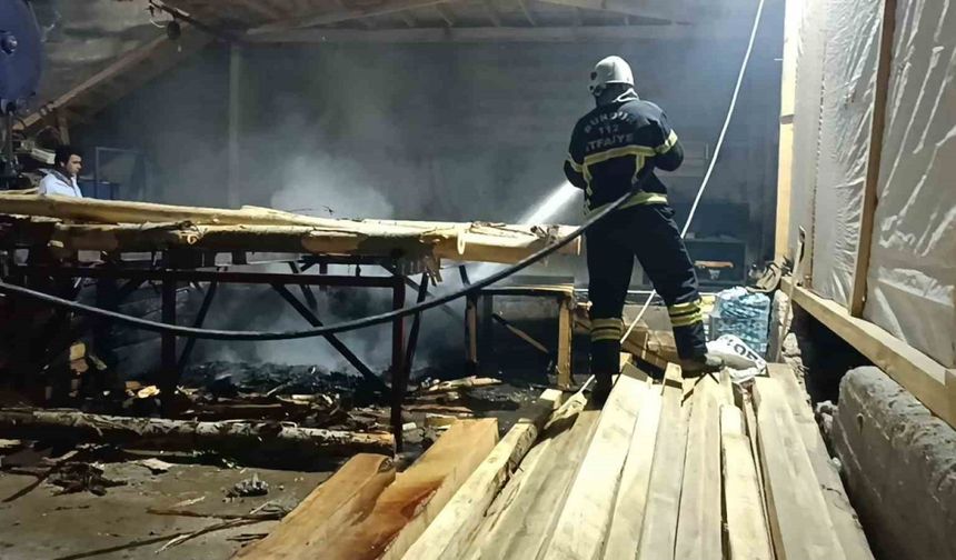 Burdur’da hizar atölyesinde çıkan yangın kısa sürede söndürüldü