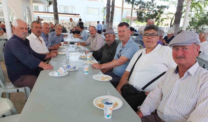 Burhaniye’de geleneksel Mahalle hayrı yüzlerce insanı buluşturdu