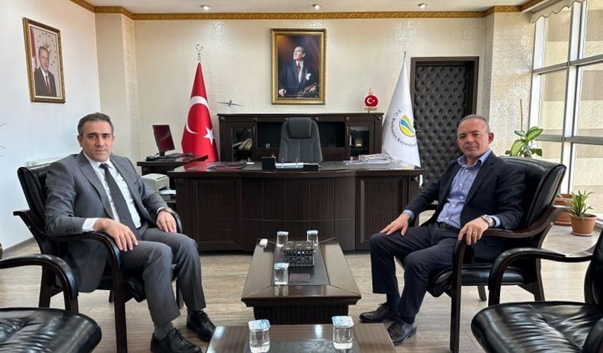 Burhaniye’de Mülkiye Başmüfettişi Öner, kaymakam İlyas Memiş’i ziyaret etti