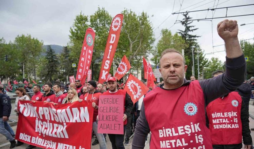 Bursa’da 1 Mayıs’ı işçiler halaylarla kutladı