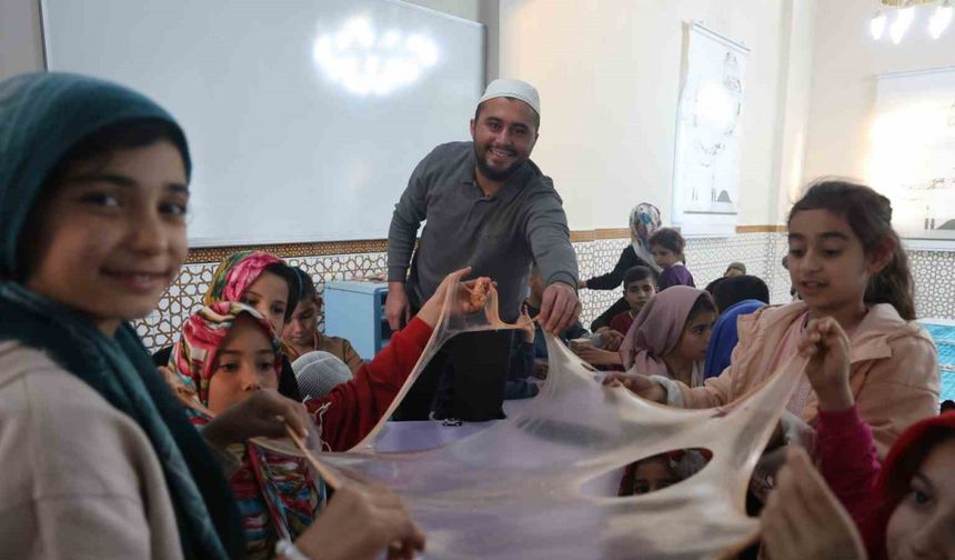 Camiyi çocuklara sevdiren imam, çocuk cemaati sayısını 4’den 100’e çıkarttı