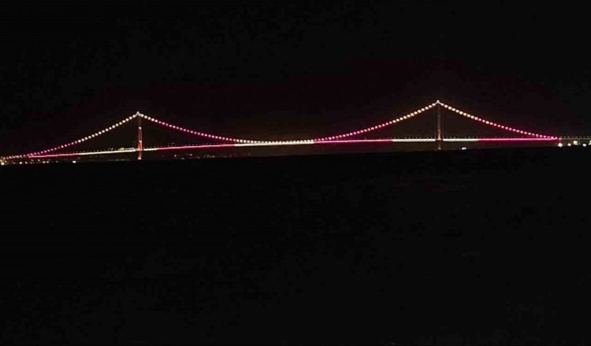 Çanakkale Köprüsü sarı kırmızılı renklerle aydınlatıldı