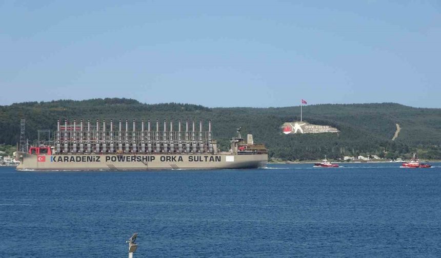 Çanakkale’nin elektrik ihtiyacını karşılayabilecek enerji üreten gemi boğazdan geçti