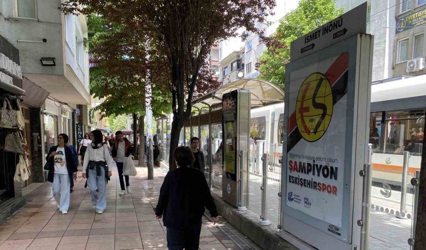 Çeşitli noktalara yerleştirilen Eskişehirspor afişleri beğeni topladı