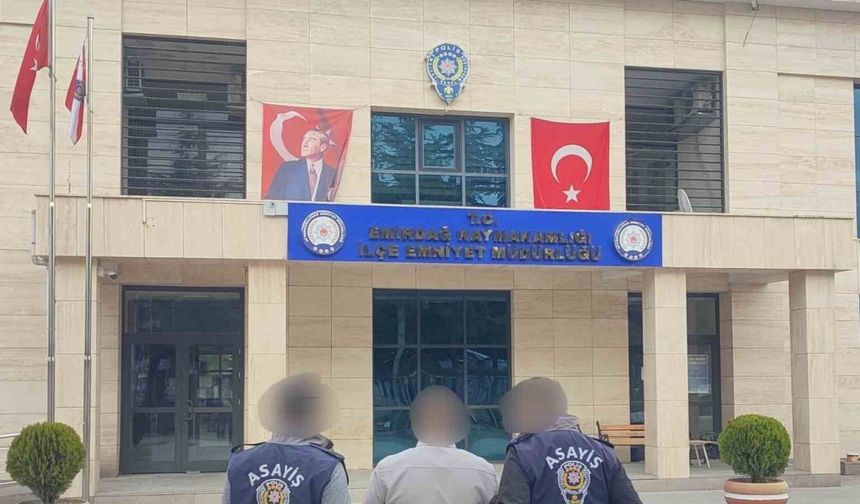 Çeşitli suçlardan aranan şahsı polis yakaladı