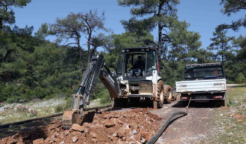 Çırpı Mahallesinin içme suyu hatlarını yenileniyor