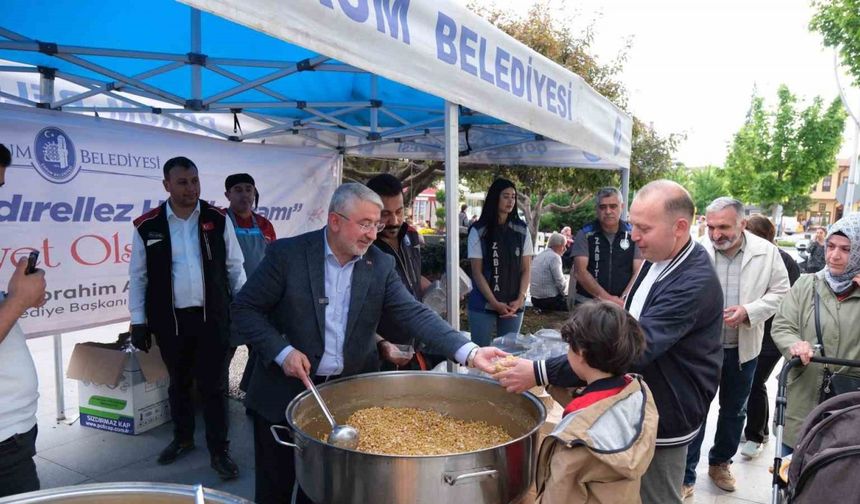 Çprum Belediyesi’nden vatandaşlara hedik ikramı
