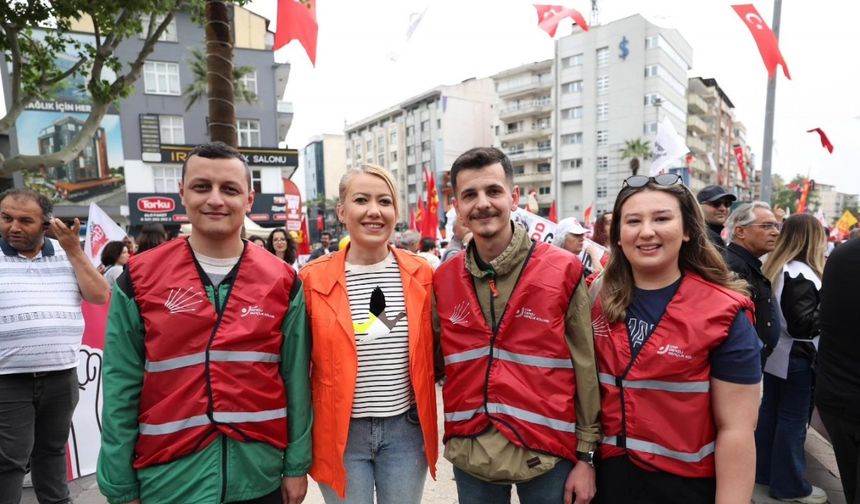 Denizli’de 1 Mayıs İşçi Bayramı yağış altında kutlandı