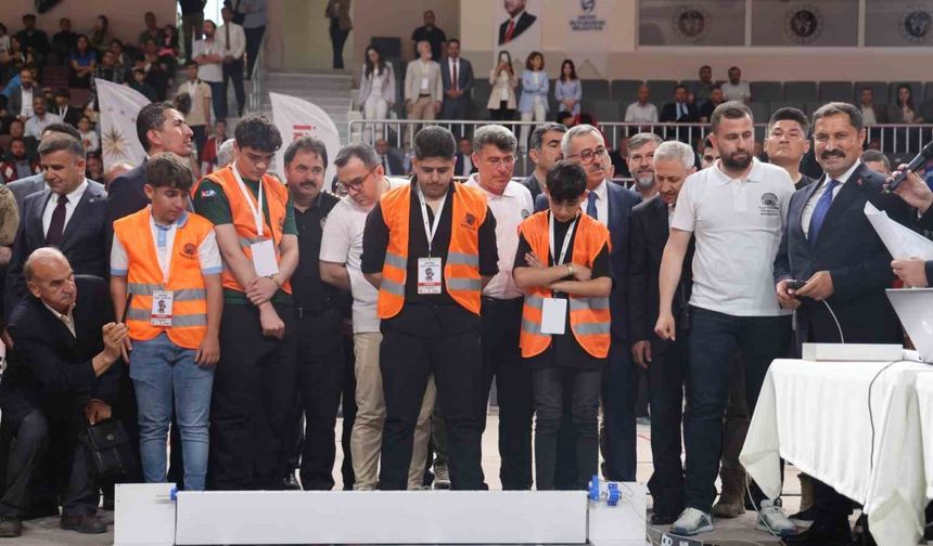 Depremzede öğrenciler ’HATAYBOT’ robot yarışmasında yarıştı