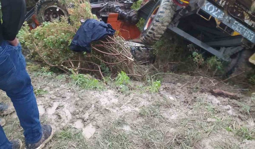 Devrilen traktörün sürücüsü hayatını kaybetti