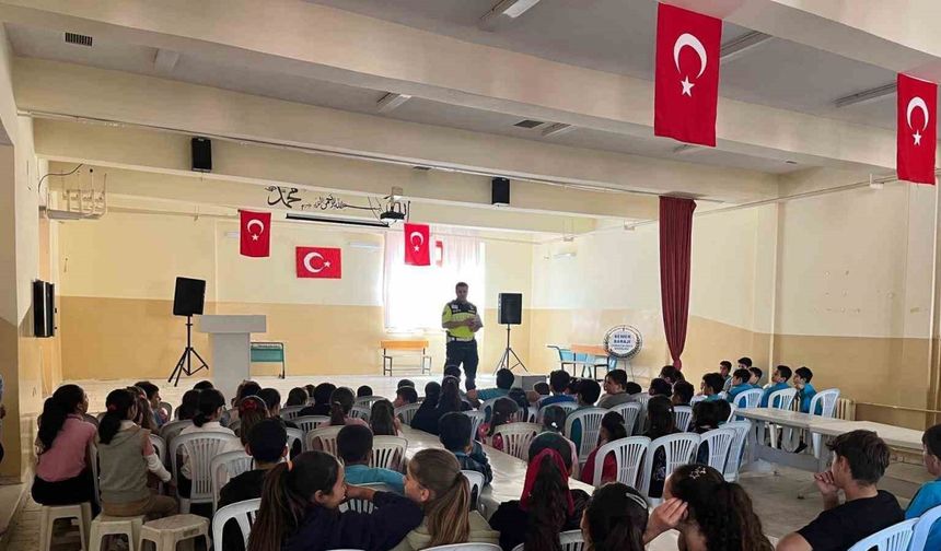 Didim ve Bozdoğan’da öğrencilere trafik kuralları anlatıldı