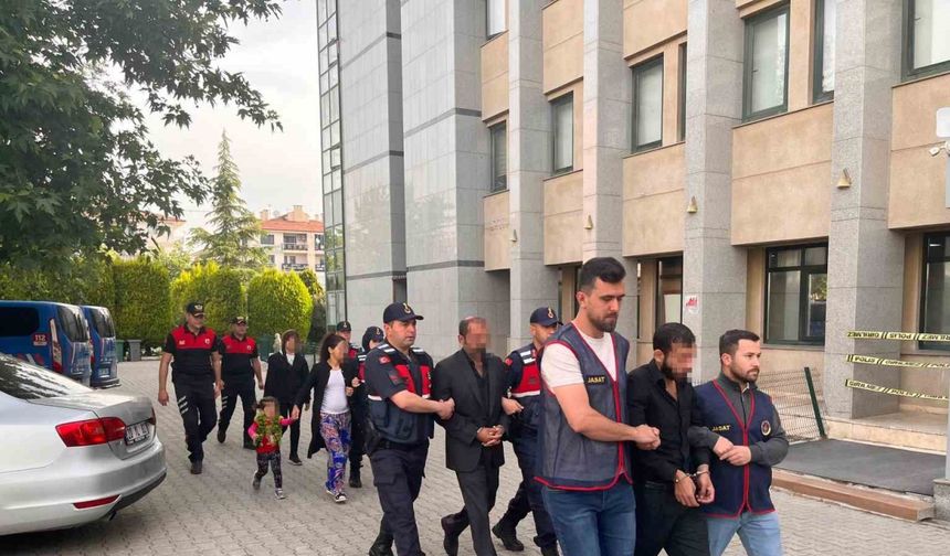 Dil düşürerek 9 ilde hırsızlık yapan kadın ve ailesi, 600 bin liralık son işlerinde yakalandı