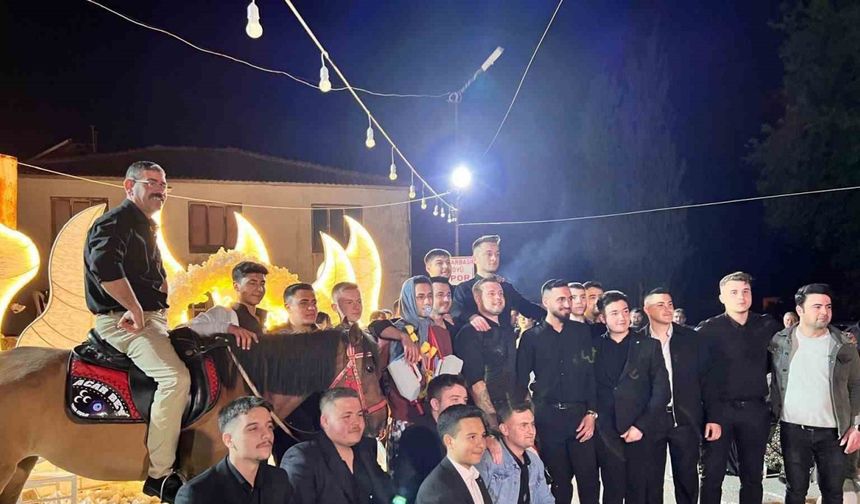 Düğünde takı yerine geline buzağı damada at hediye ettiler