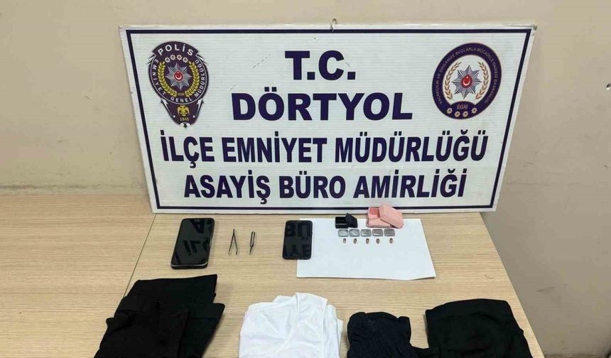 Ehliyet sınavında çamaşır içerisine yerleştirdikleri düzenekle kopya çekmeye çalıştılar