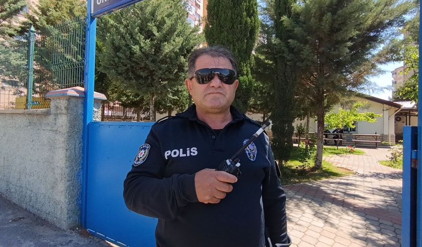 Emekliliğini telsizle duyurdu